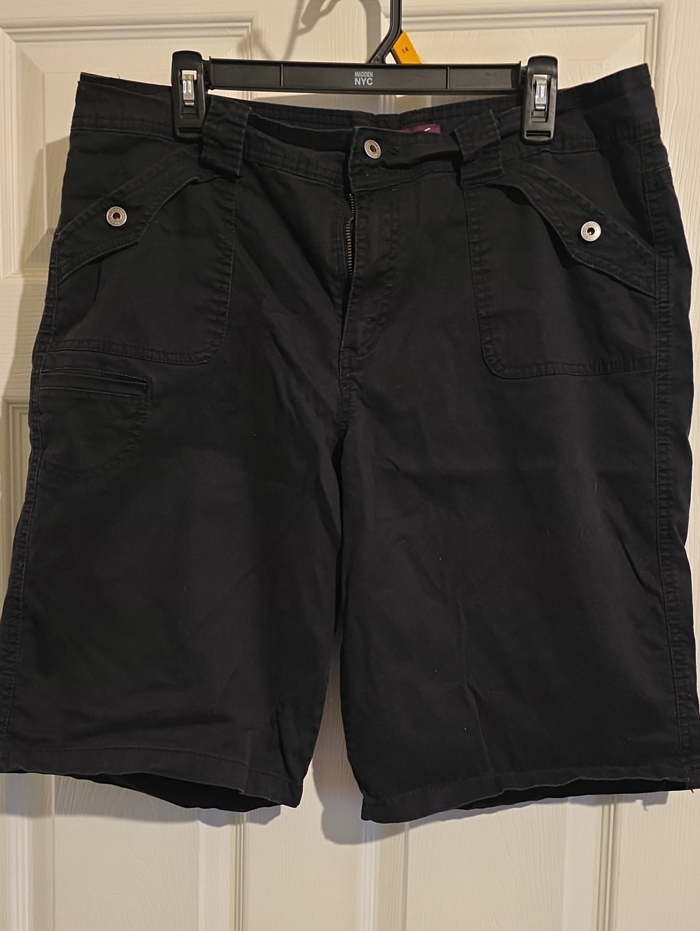 Gloria Vanderbilt Black Cargo Shorts for Women